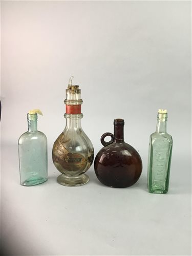 Lot 47 - A LOT OF VARIOUS PHARMACISTS' GLASS BOTTLES