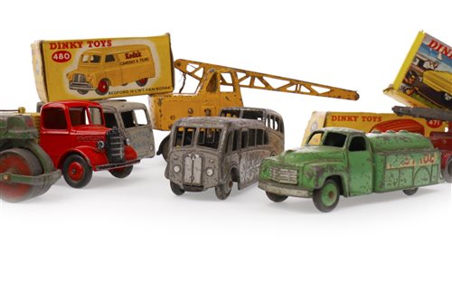 Lot 999 - A DINKY TOYS AUSTIN VAN "NESTLE'S" 471 AND OTHER MODEL VEHICLES