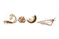 Lot 15 - A GROUP OF FOUR BROOCHES