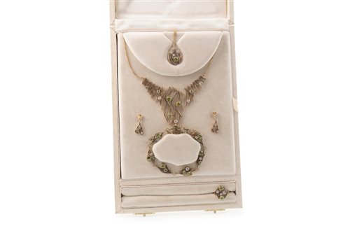 Lot 66 - A PERIDOT AND DIAMOND SUITE OF JEWELLERY