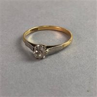 Lot 260 - A DIAMOND SOLITAIRE RING