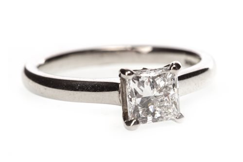 Lot 142 - A CERTIFICATED DIAMOND SOLITAIRE RING
