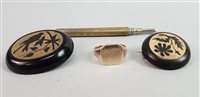 Lot 284 - A NINE CARAT GOLD SIGNET RING WITH TWO JET BROOCHES AND A PROPELLING PENCIL