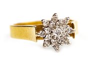 Lot 181 - A DIAMOND CLUSTER RING