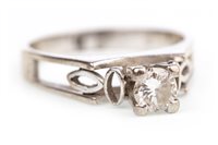 Lot 179 - A DIAMOND SOLITAIRE RING