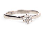 Lot 141 - A DIAMOND SOLITAIRE RING