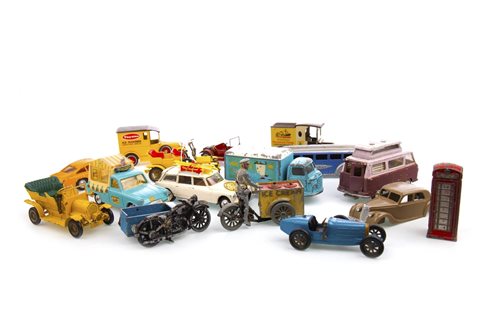 Lot 1675 - A LOT OF CORGI AND OTHER DIE-CAST VEHICLES
