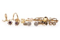 Lot 261 - A COLLECTION OF EARRINGS AND A BROOCH