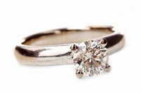 Lot 9 - A DIAMOND SOLITAIRE RING