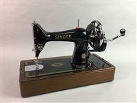 Lot 47 - A SINGER 99K SEWING MACHINE IN WOODEN CASE