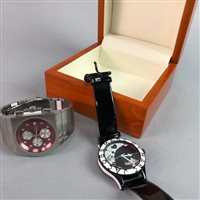 Lot 4 - A MARC JACOBS STAINLESS STEEL WRIST WATCH WITH A PULSAR CHRONOGRAPH WRIST WATCH