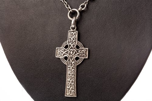 Lot 295 - A RARE ALEXANDER RITCHIE OF IONA SILVER CROSS NECKLACE