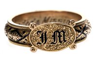 Lot 316 - A LATE VICTORIAN MOURNING RING