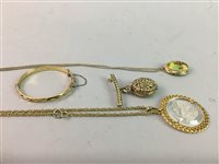 Lot 203 - A COLLECTION OF COSTUME JEWELLERY