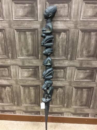 Lot 1128 - AN AFRICAN CARVED WOOD STAFF