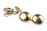 Lot 21 - A PAIR OF CUFF LINKS