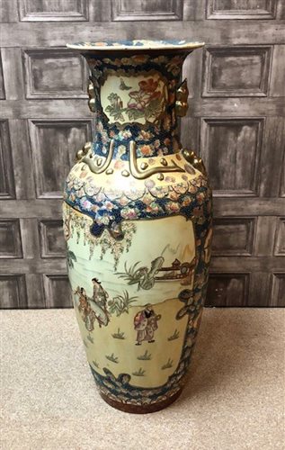 Lot 306 - A LARGE REPRODUCTION JAPANESE VASE