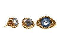 Lot 6 - A SYNTHETIC SPINEL SET RING WITH EARRINGS