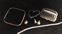 Lot 368 - A LOT OF JEWELLERY INCLUDING GOLD AND COSTUME EXAMPLES