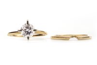 Lot 40 - A DIAMOND SOLITAIRE RING