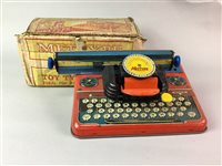 Lot 76 - A VINTAGE METTYPE JUNIOR TIN TYPEWRITER AND OTHER VINTAGE TOYS