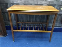 Lot 157 - A RETRO TURNOVER CARD TABLE