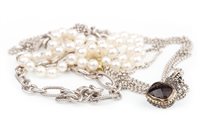 Lot 206 - AN ORNATE CHAIN NECKLACE AND A PEARL NECKLACE