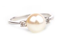 Lot 112 - A PEARL AND DIAMOND RING