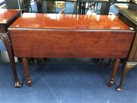 Lot 174 - A MAHOGANY DROP LEAF DINING TABLE