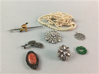 Lot 259 - A LOT OF COSTUME JEWELLERY