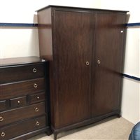 Lot 265 - A STAG MAHOGANY BEDROOM SUITE