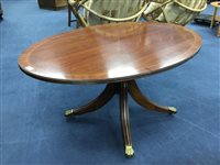 Lot 275 - A MAHOGANY REPRODUCTION OVAL COFFEE TABLE