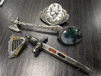 Lot 149 - A LOT OF SCOTTISH SILVER AND OTHER BROOCHES