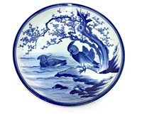 Lot 1181 - A JAPANESE BLUE AND WHITE CHARGER