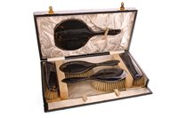Lot 881 - EARLY 20TH CENTURY SILVER AND TORTOISESHELL FIVE PIECE VANITY SET