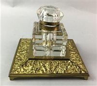 Lot 208 - A GLASS INKWELL AND A BRASS SNUFF BOX