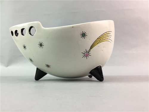 Lot 225 - A WADE 'SHOOTING STAR' RETRO BOWL
