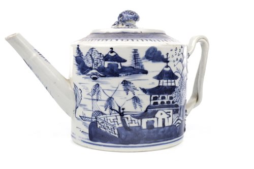 Lot 1075 - AN EARLY 20TH CENTURY CHINESE TEA POT