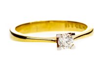 Lot 158 - A DIAMOND SOLITAIRE RING