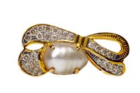 Lot 179 - A PEARL AND DIAMOND BROOCH