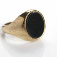Lot 59 - GENTLEMAN'S NINE CARAT GOLD BLOODSTONE SIGNET...