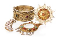 Lot 908 - AN EASTERN BANGLE, PENDANT AND BUTTONS
