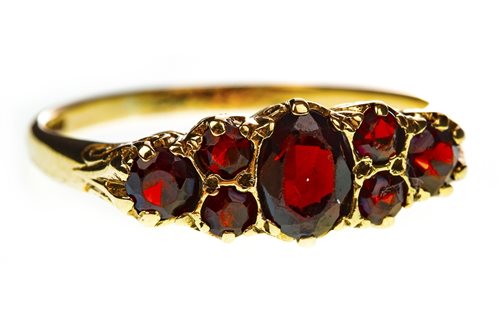 Lot 126 - A VICTORIAN STYLE GEM SET RING