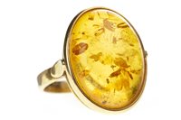 Lot 146 - A BALTIC AMBER RING