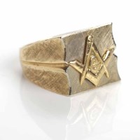 Lot 80 - GENTLEMAN'S EIGHTEEN CARAT GOLD MASONIC RING...