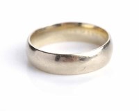 Lot 90 - EIGHTEEN CARAT GOLD WEDDING BAND hallmarked...