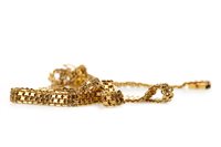 Lot 17 - A GOLD CHAIN NECKLACE