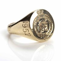 Lot 91 - GENTLEMAN'S NINE CARAT GOLD ROYAL NAVY SIGNET...