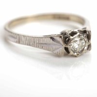 Lot 93 - DIAMOND SOLITAIRE RING the brilliant cut...