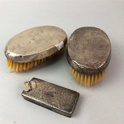 Lot 6 - A PAIR OF GEORGE V SILVER BACKED CLOTHES BRUSHES AND A SILVER LID